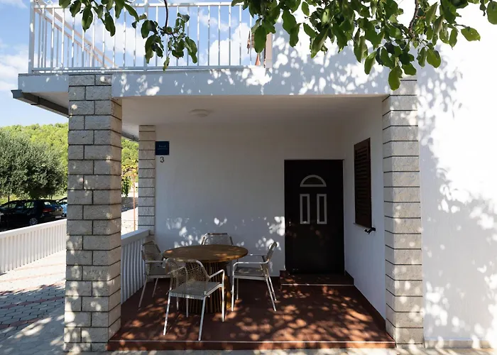 Mrvica - Bilo, Primosten Appartement Otok Trara